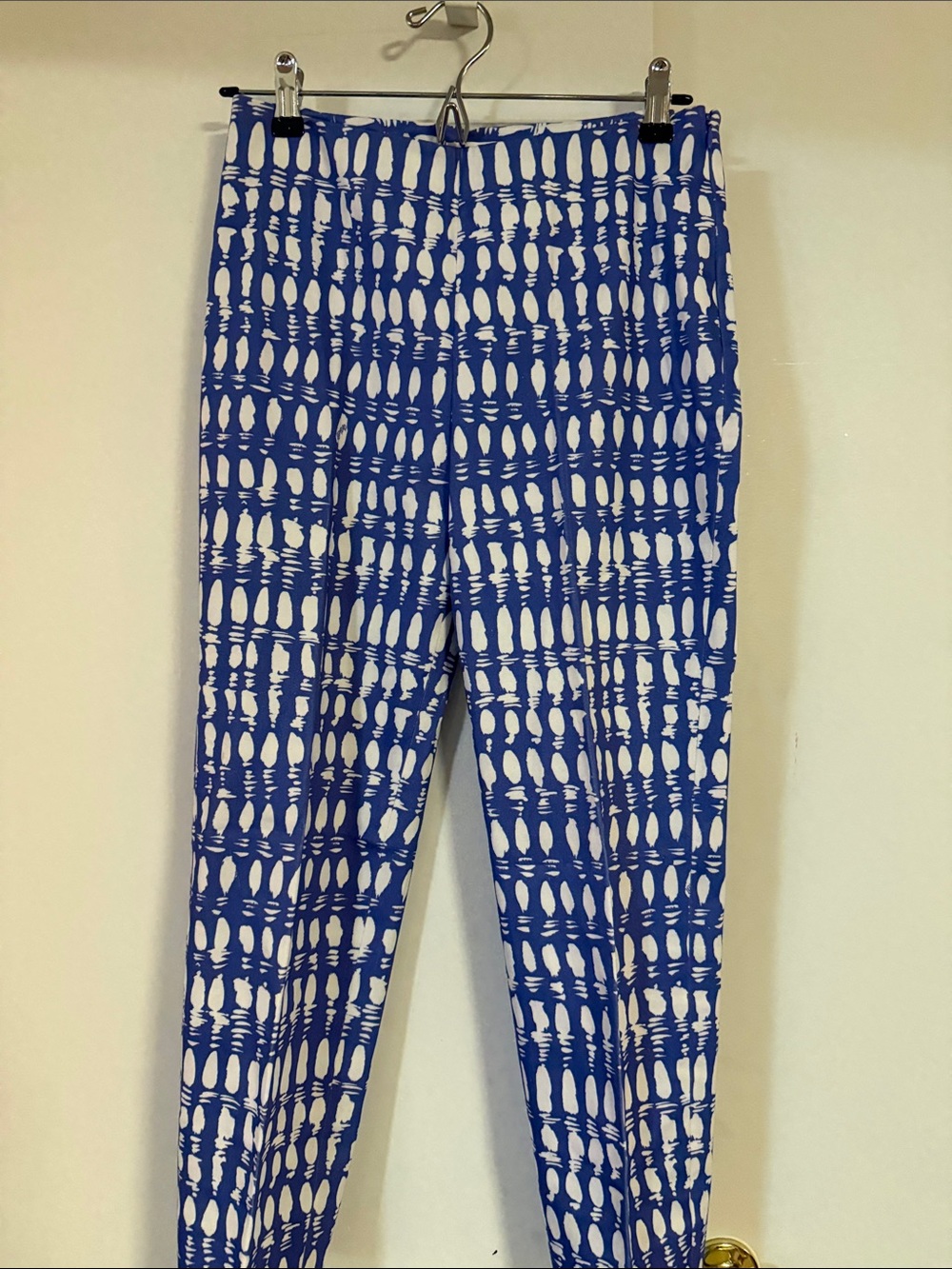Leggiadro Blue and White Printed Pants